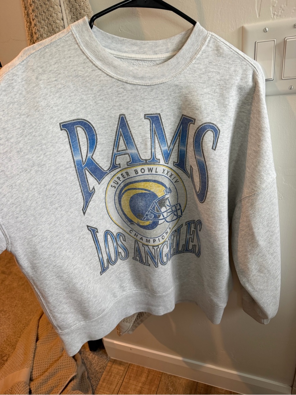 Abercrombie and Fitch Los Angeles Rams Gray Crewneck Sweatshirt size small